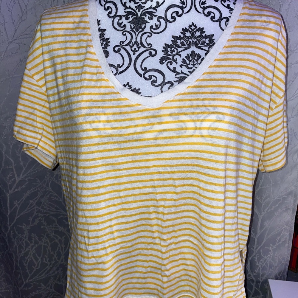Yellow stripe t shirt
